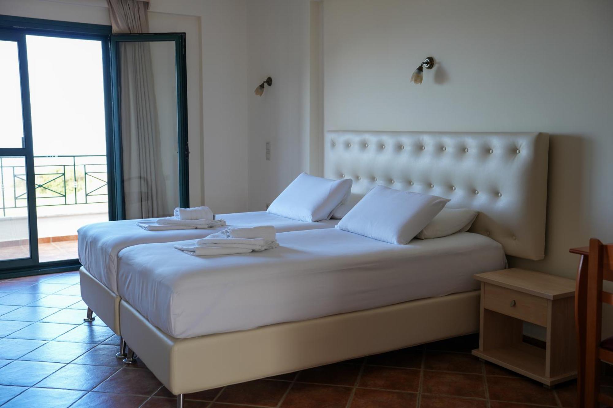 Coralli Hotel Perdika  Luaran gambar