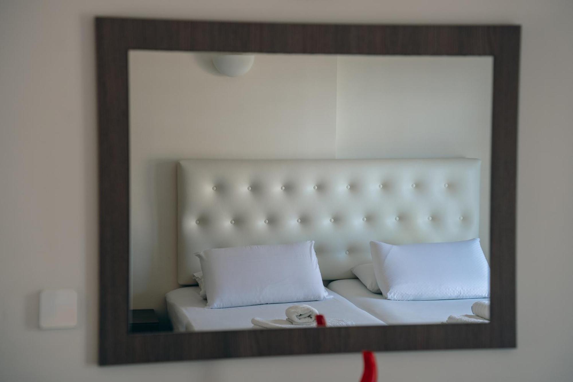 Coralli Hotel Perdika  Luaran gambar
