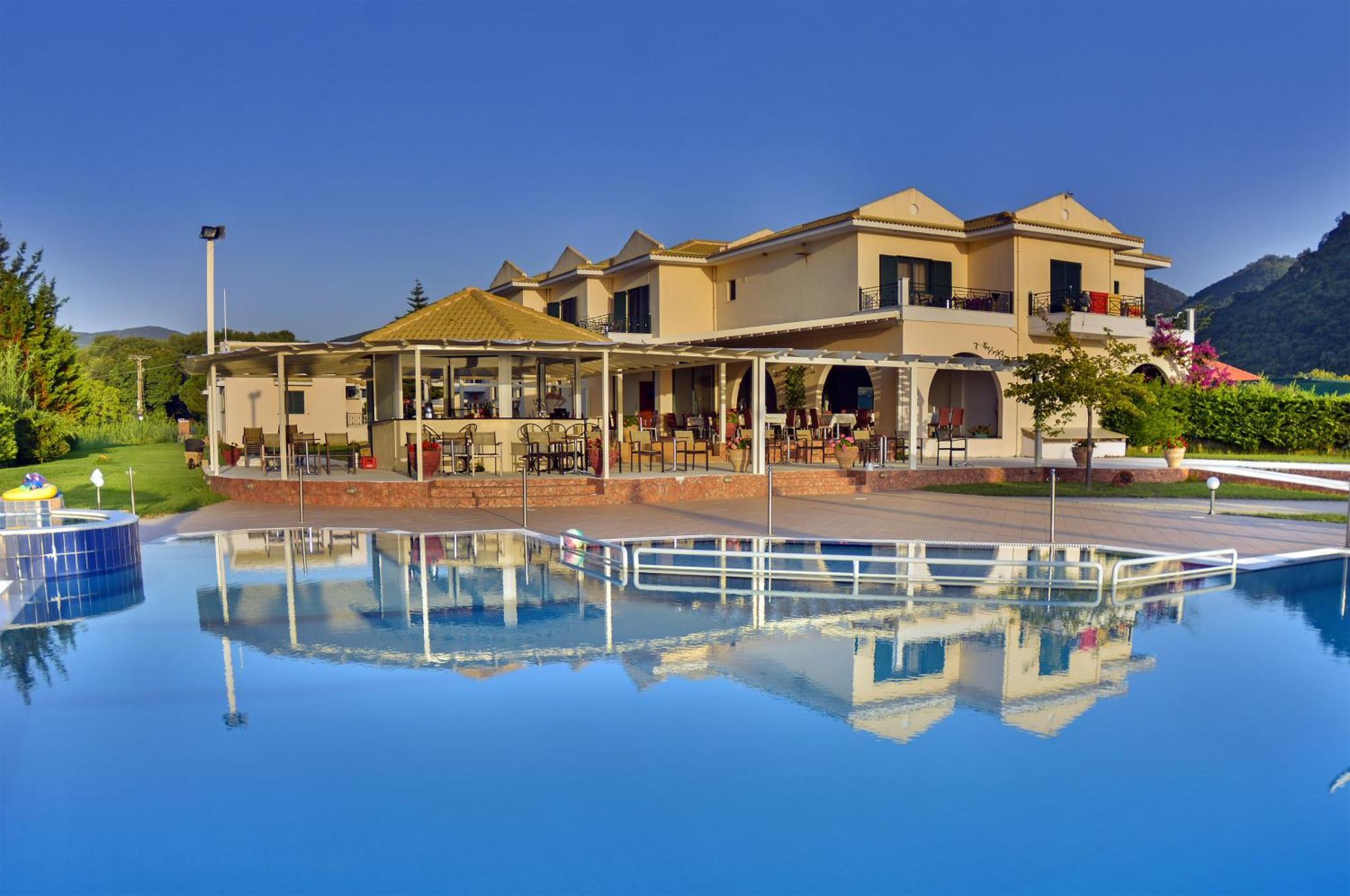 Coralli Hotel Perdika  Luaran gambar