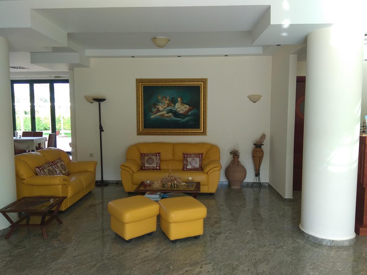 Coralli Hotel Perdika  Luaran gambar